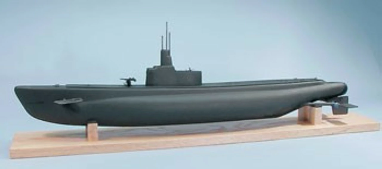 DUM1245 Dumas USS Bluefish Submarine Kit