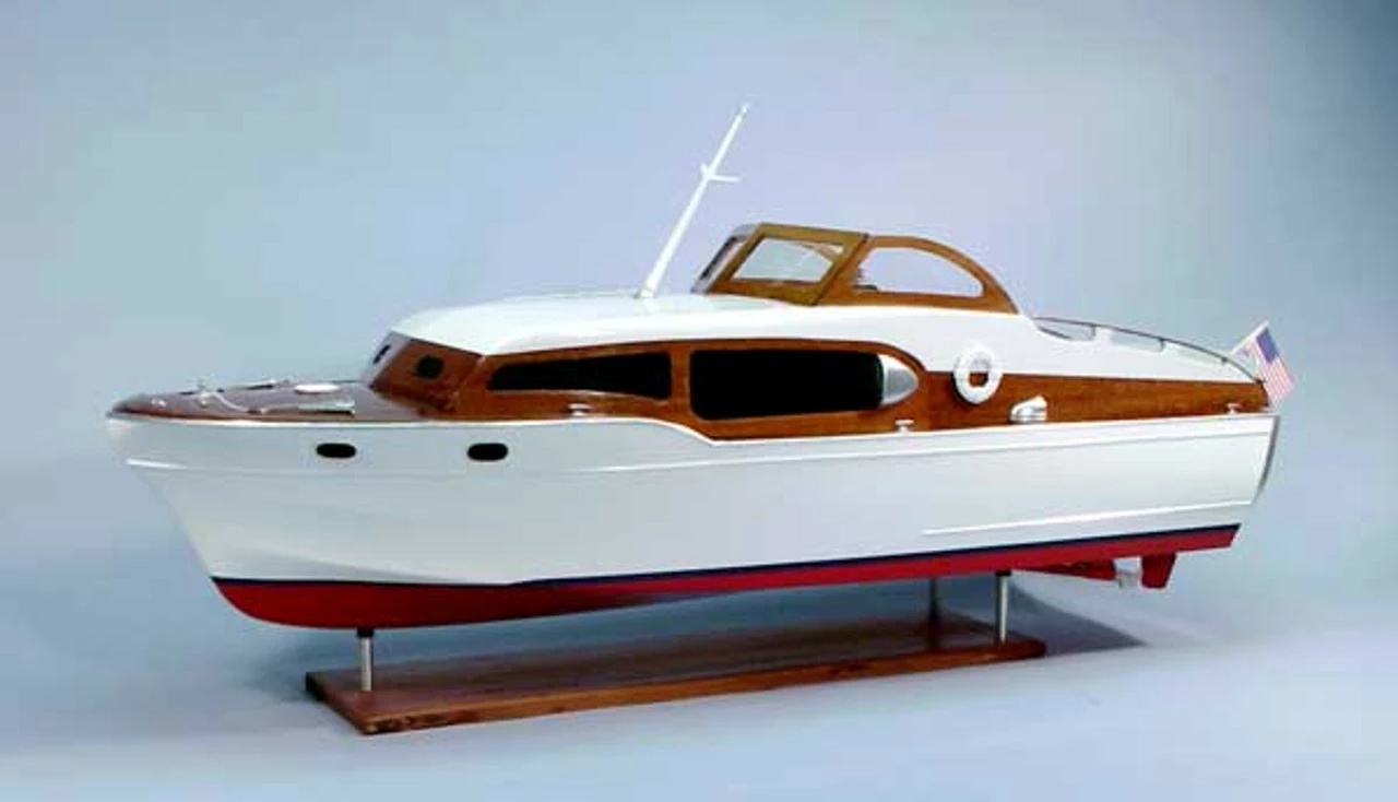 DUM1244 DUMAS 1954 CHRIS-CRAFT COMMANDER EXPRESS CRUISER KIT